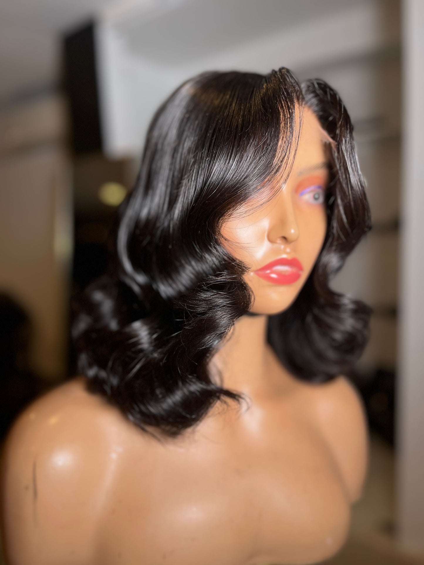 MIDDLE PART SOFT CURLED BOB